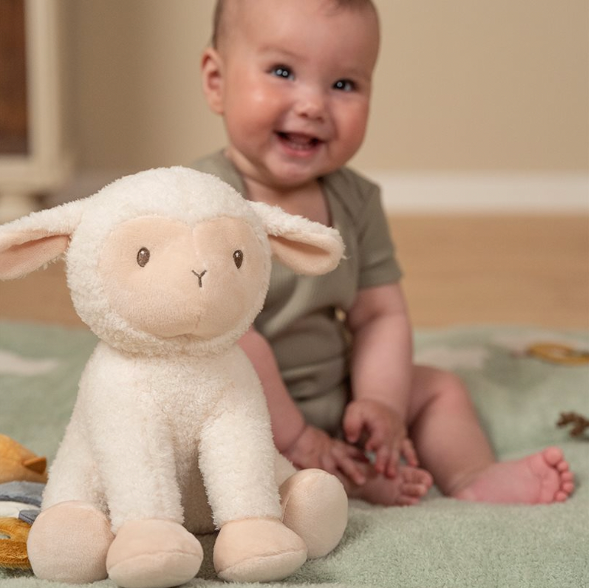 Schaf-Kuscheltier aus der Little-Farm Kollektion von Little Dutch, 25cm