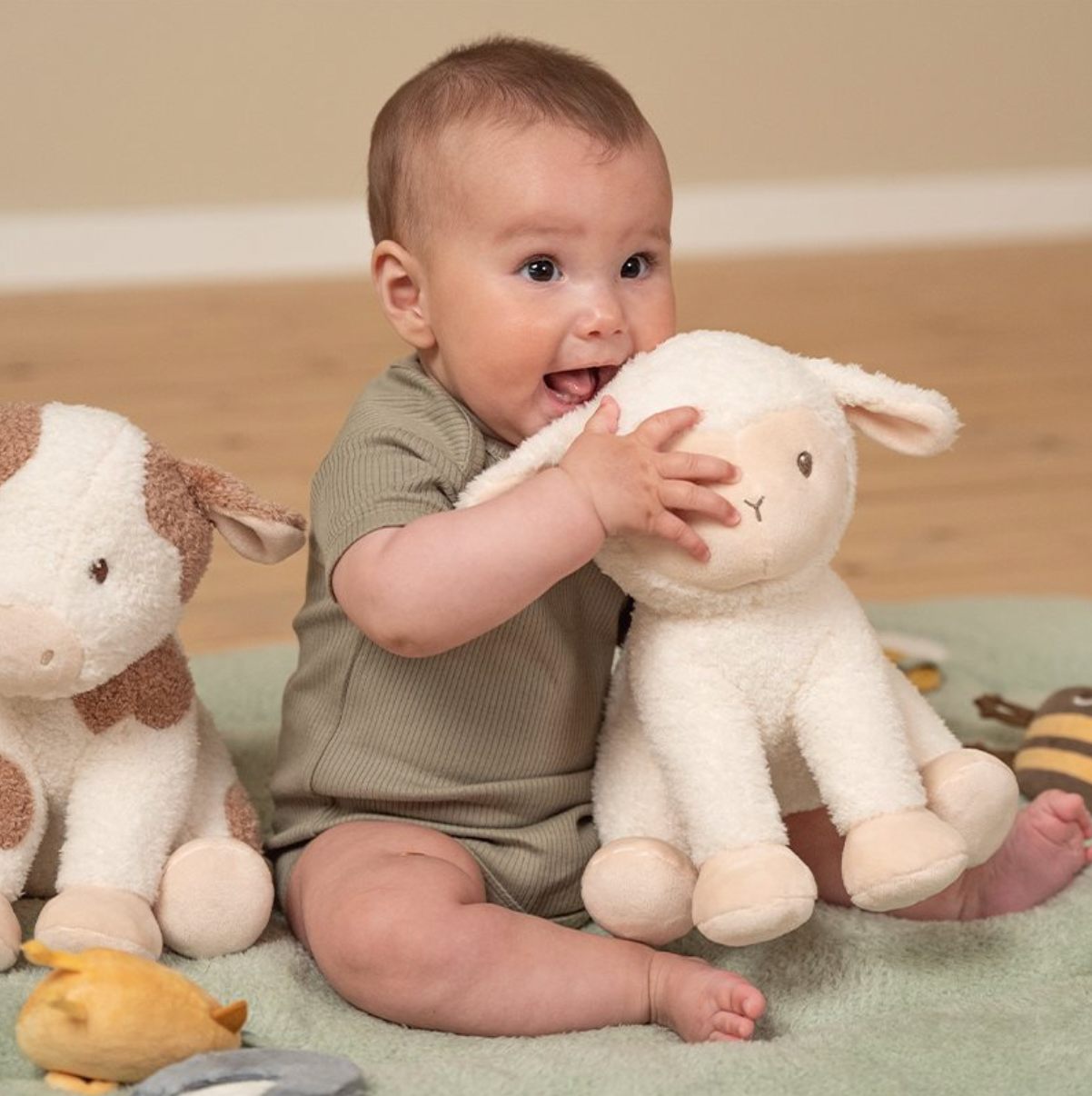 Schaf-Kuscheltier aus der Little-Farm Kollektion von Little Dutch, 25cm