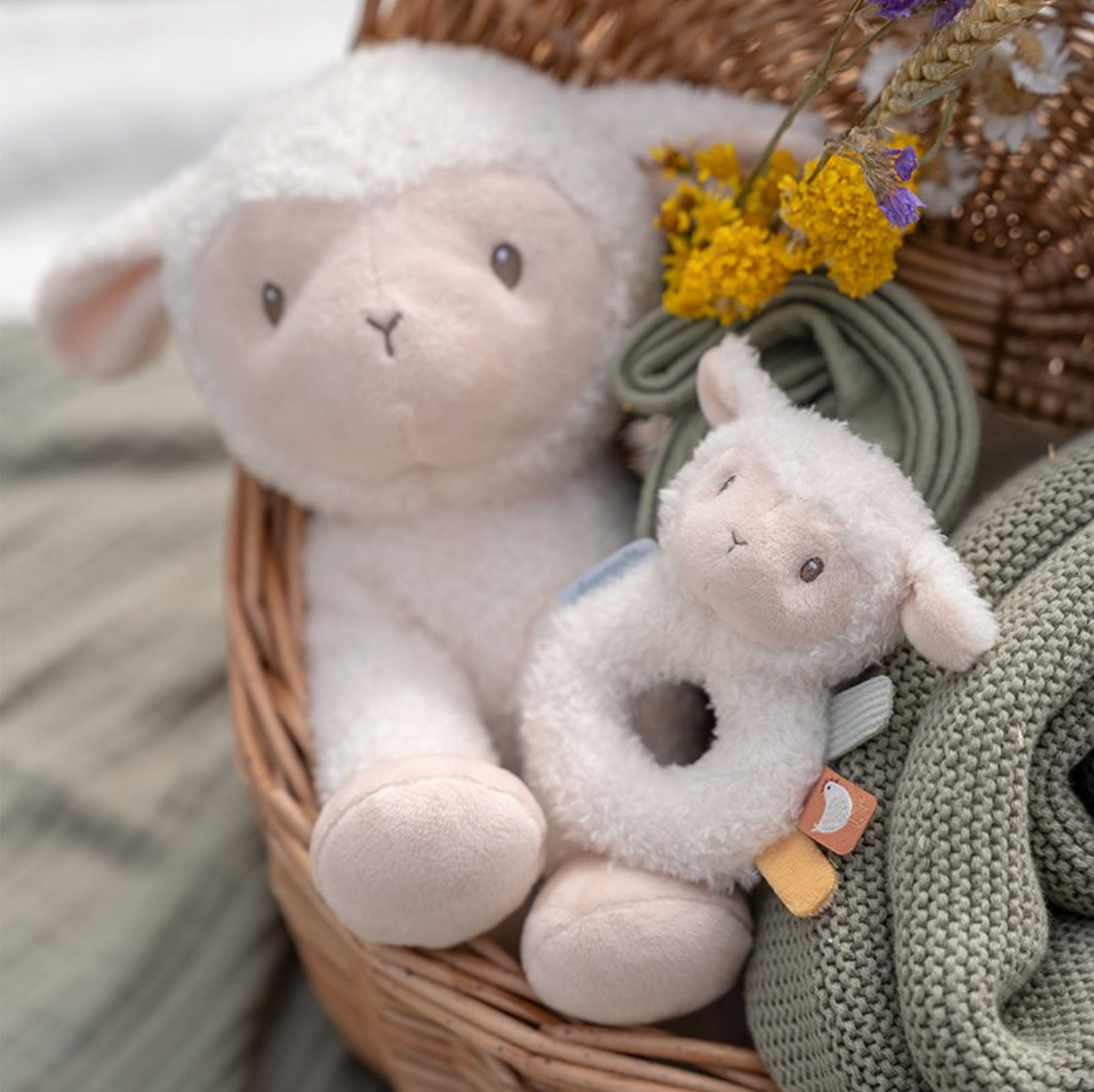 Schaf-Kuscheltier aus der Little-Farm Kollektion von Little Dutch, 25cm