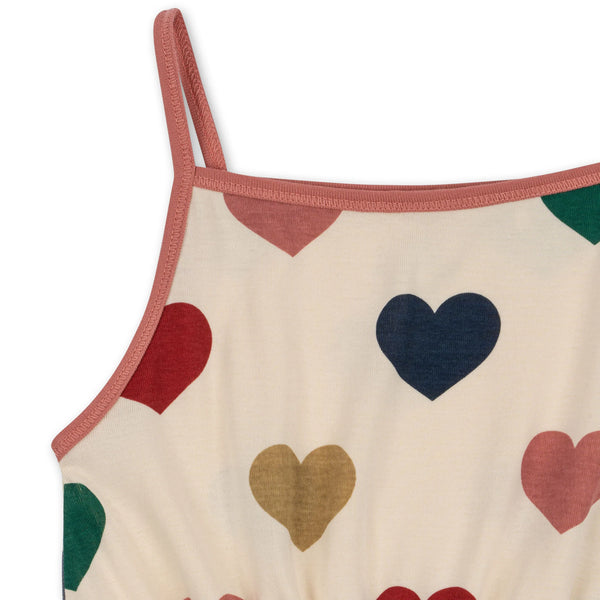 Kurzes Trägerkleid mit Herzmotiv "Bon Coeur" von Konges Slojd