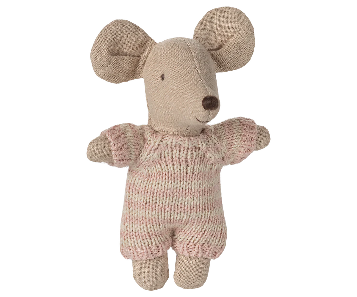 Babymaus mit Tragetasche von Maileg - perfekt für das Mäusehaus, Rose