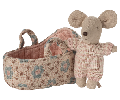 Babymaus mit Tragetasche von Maileg - perfekt für das Mäusehaus, Rose