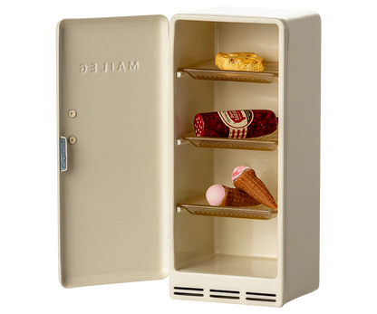 Kühlschrank "Creme" mit Zubehör von Maileg - perfekt für das Mäusehaus