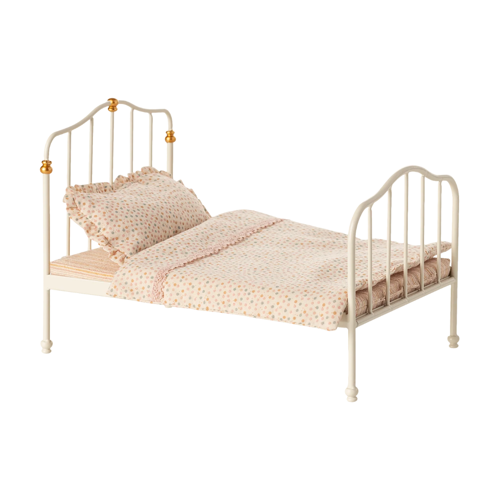 Weißes Vintage Bett "Off-White" von Maileg - perfekt für das Mäusehaus