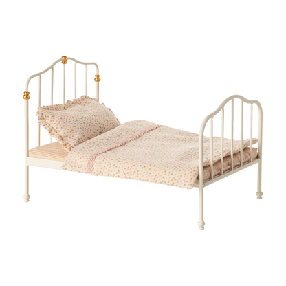 Weißes Vintage Bett "Off-White" von Maileg - perfekt für das Mäusehaus