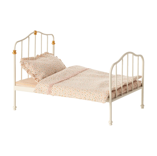 Weißes Vintage Bett "Off-White" von Maileg - perfekt für das Mäusehaus
