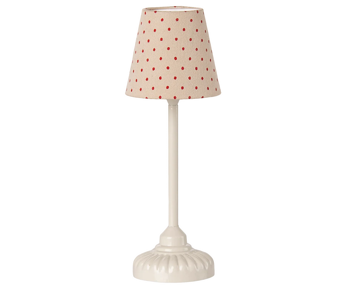Stehlampe "Sand" mit roten Punkten von Maileg - perfekt für das Mäusehaus