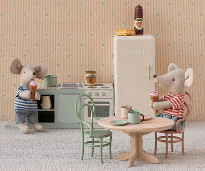 Kühlschrank "Creme" mit Zubehör von Maileg - perfekt für das Mäusehaus