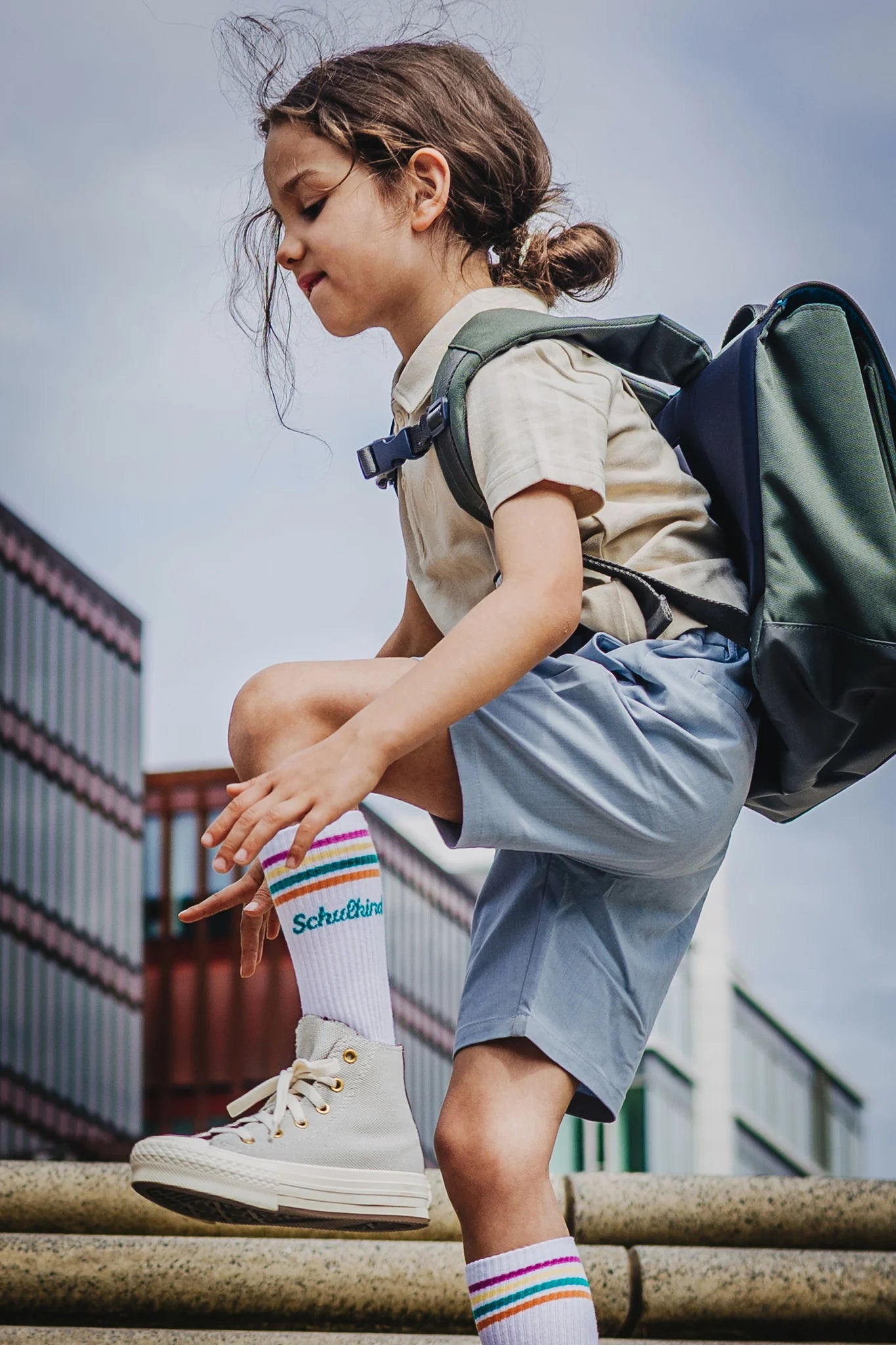 "Schulkind" Socken mit türkiser Schrift von Loones, verschiedene Größen