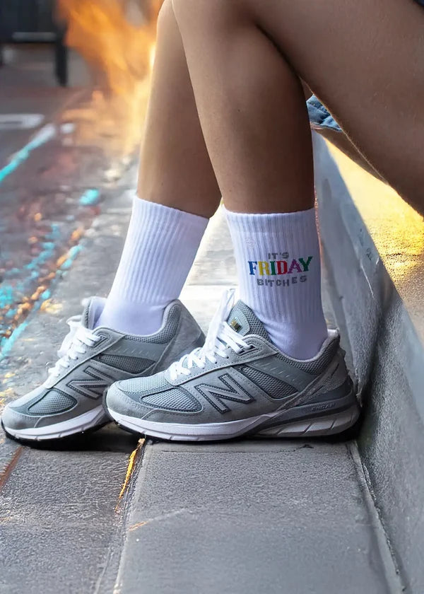 "It´s Friday" - weiße Tennissocken von J. Clay für Frauen und Männer