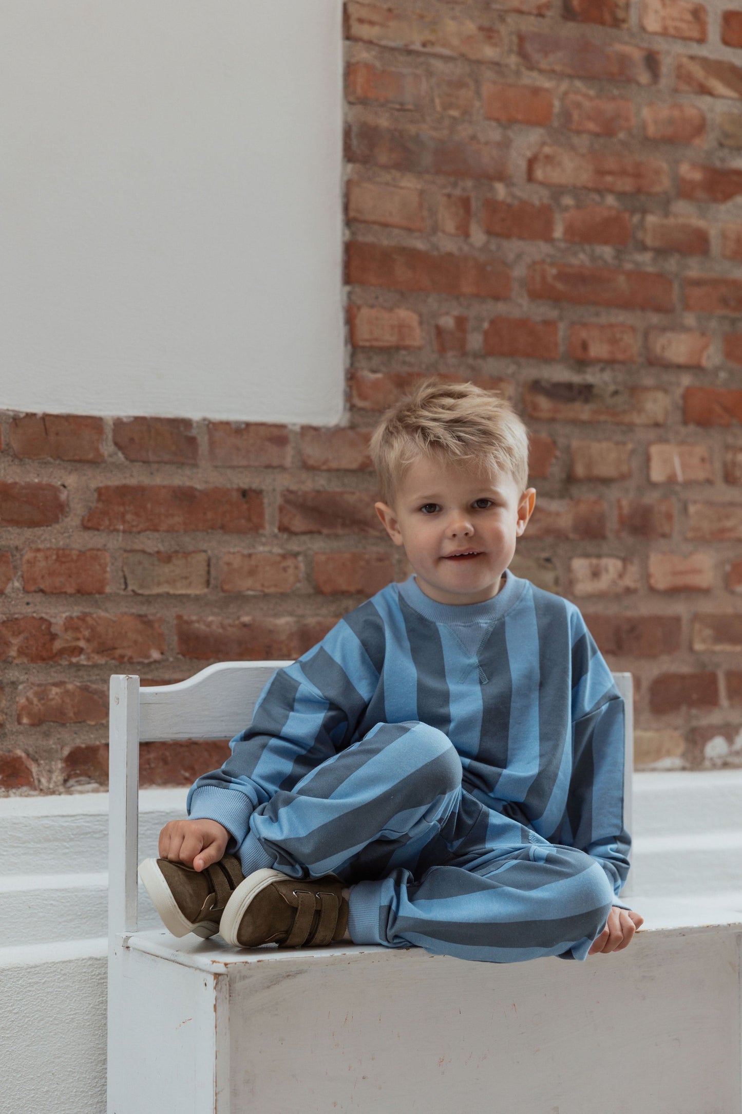 Blauer Pullover mit Streifen von Petit Piao, Größe 68-122