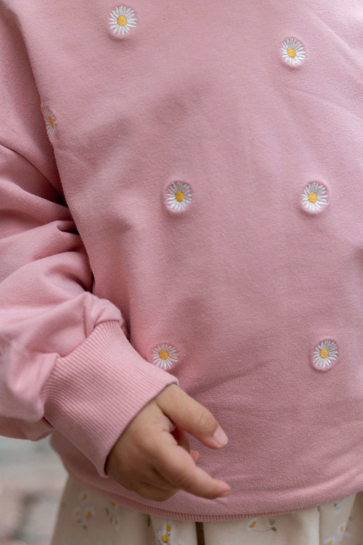 Bequemer Gänseblümchen-Pullover von Petit Piao, Größe 68-122