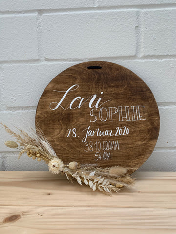Geschenkidee zur Geburt: Rundes Holzschild mit Geburtsdaten