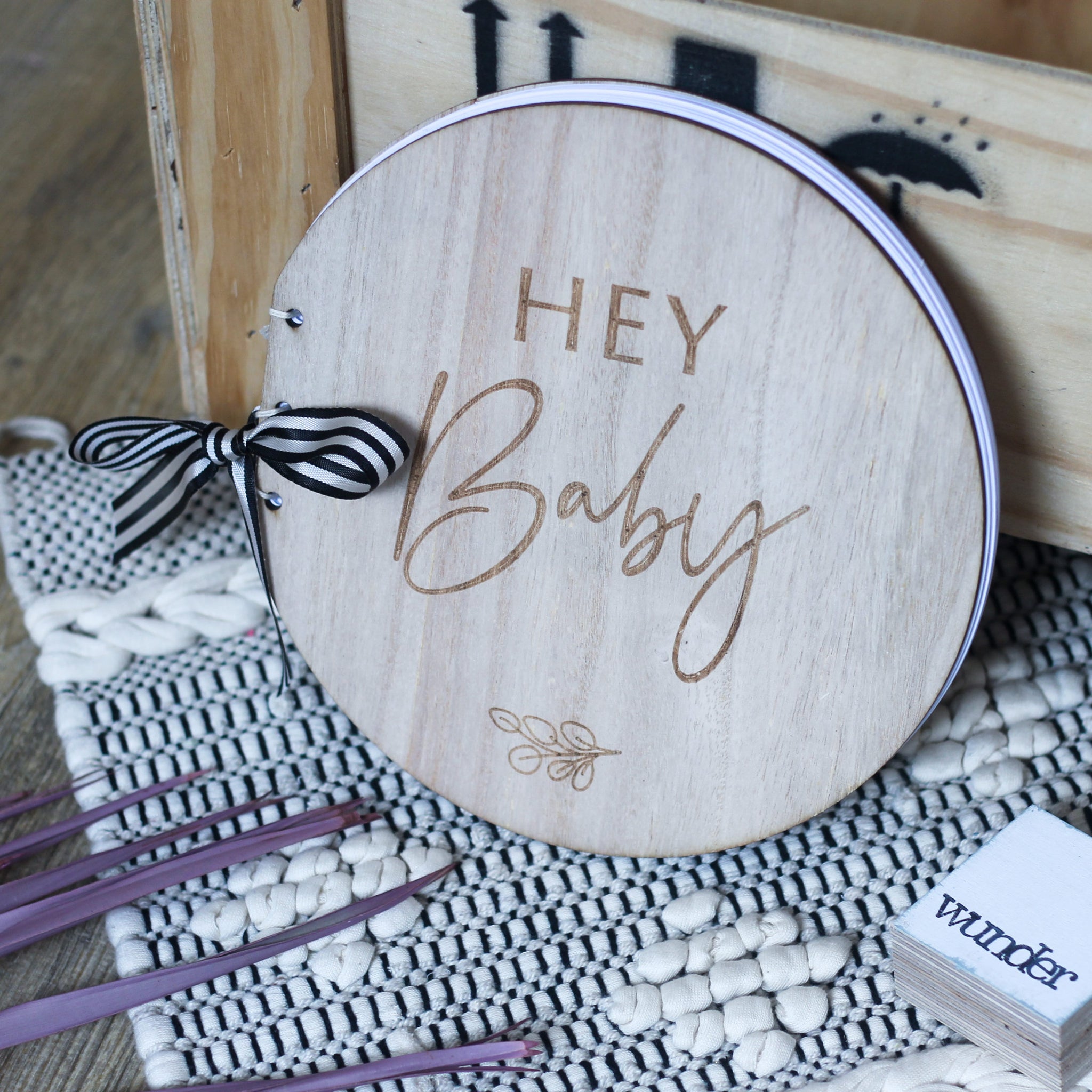 Gästebuch aus Holz für die Babyparty oder Taufe