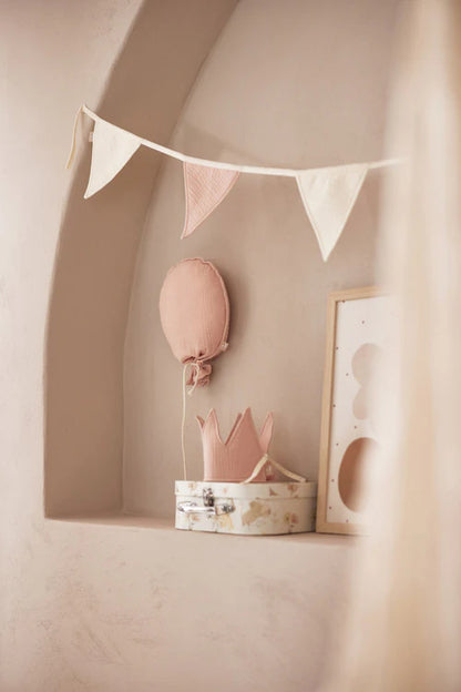 Rosa Luftballon aus Stoff als Dekoration für das Kinderzimmer