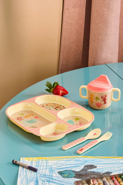 Rosa Kinderteller "Ocean" mit 4er Einteilung und Unterwasser-Motiv von Rice