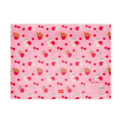 Legami Dokumentenmappe Teddy Bear Cherry Pink DIN A4 flach liegend – Draufsicht auf rosa Mappe mit Teddybär- und Kirsch-Muster