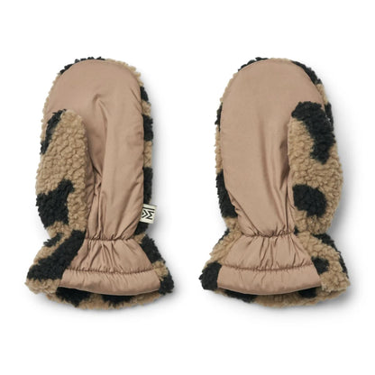 Die Handschuhe Grethe mit Leo Muster von Liewood sind perfekt für Schlittenfahrten, Ski-Trips und kalte Wintertage.