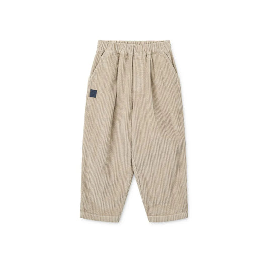 Die Liewood Kordhose in beige ist perfekt zum Anziehen für Kinder von 18 Monaten - 6 Jahre. 