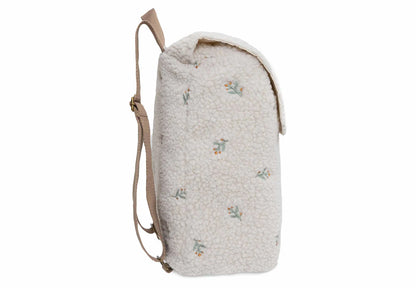 Der Rucksack im Teddy Lovely-Design von Jollein ist perfekt für Kinder ab 2-3 Jahren. Mit seinem angesagtem Boucle Stoff ist er angenehm weich zu tragen und hat genügend Volumen um Brotdose, Trinkflasche und Co. zu transportieren.