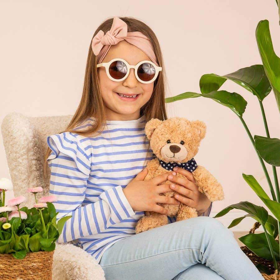Der Teddybär von Teddy Hermann ist ein treuer Begleiter für Kinder. Er ist eine tolle Geschenkidee für Kinder ab 0 Jahren.