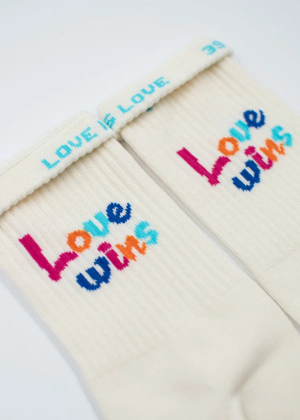 "Love wins" - beige Tennissocken von J. Clay für Frauen und Männer