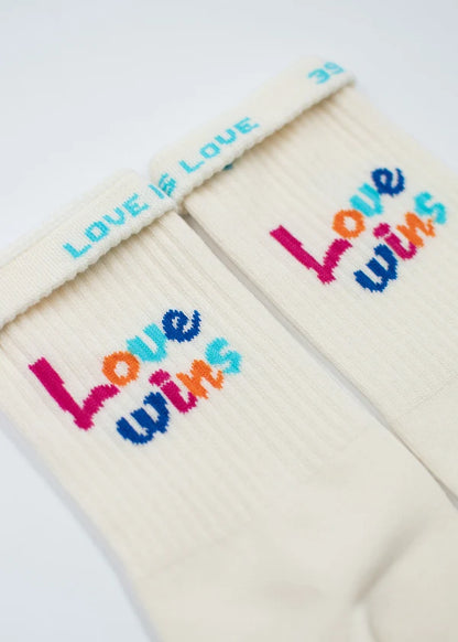 "Love wins" - beige Tennissocken von J. Clay für Frauen und Männer