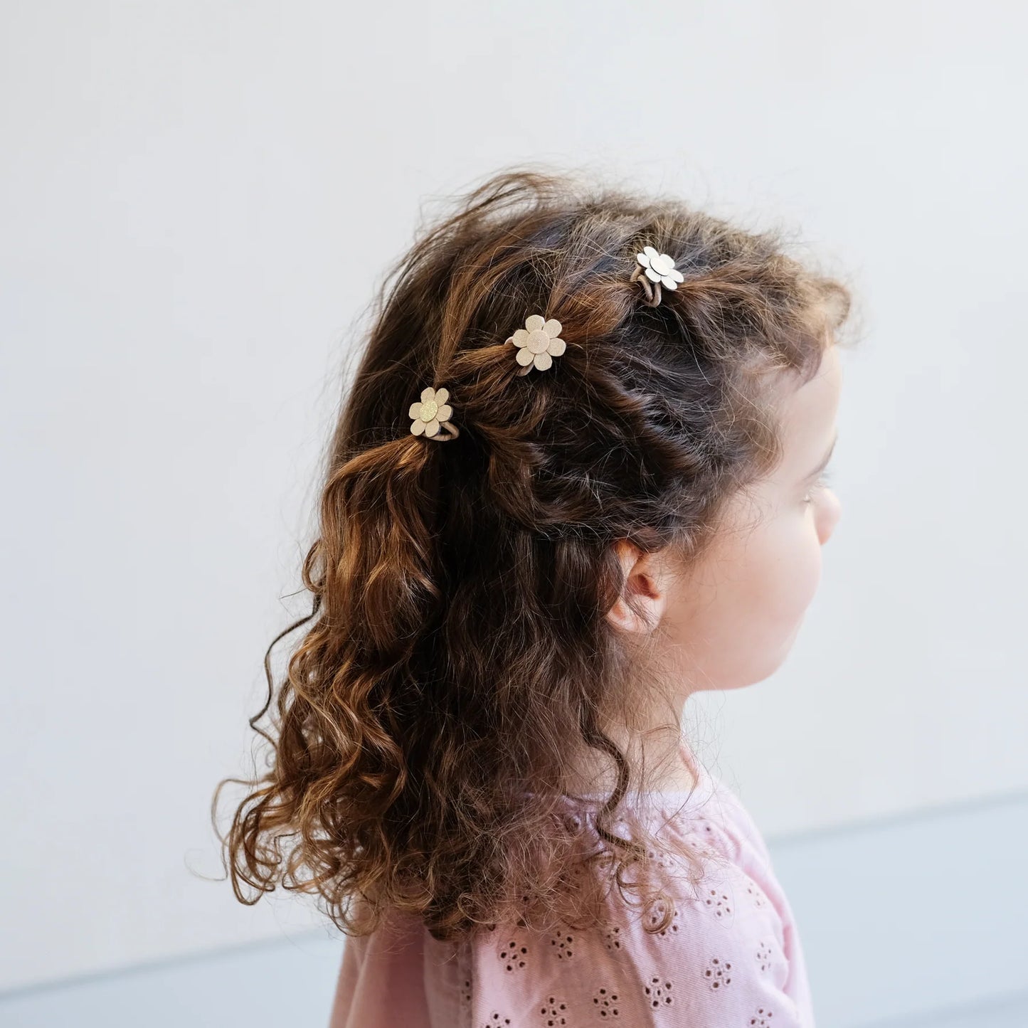 Glitzernde Mini-Haargummis mit Blumenmotiv von Mimi & Lula