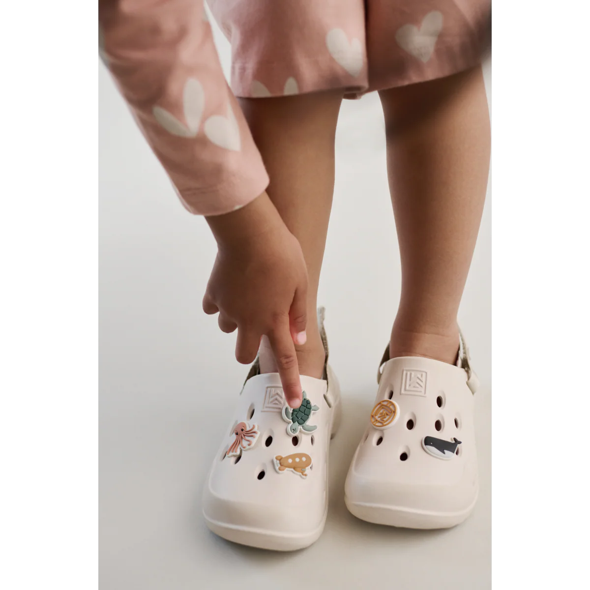Beige Milas Sandalen/Clogs mit Charms von Liewood, Gr. 25-30