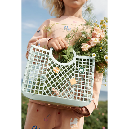 Samantha Korb "Light Peppermint" met bedels/hangers van Liewood