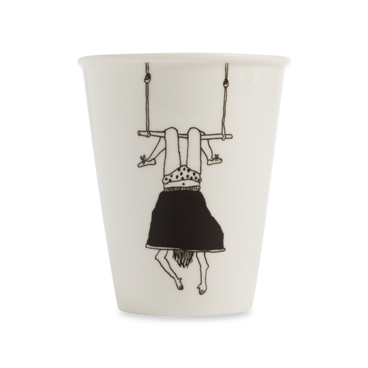 Tasse "Trapezmädchen" aus Porzellan von Helen B