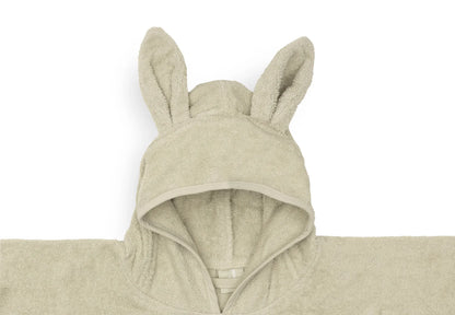 Detailansicht der Kapuze mit Hasenohren – Badeponcho Soft Matcha von Jollein