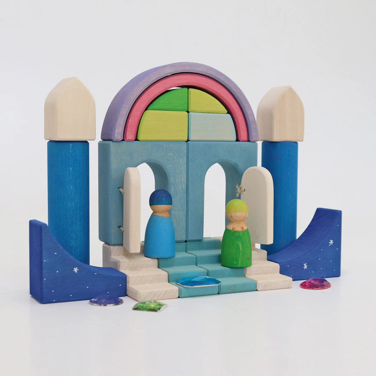 Bauwelt Polarlicht von Grimm's aufgebaut mit Regenbogenbogen und Spielfiguren – Waldorf Holzspielzeug Geschenkidee ab 3 Jahren