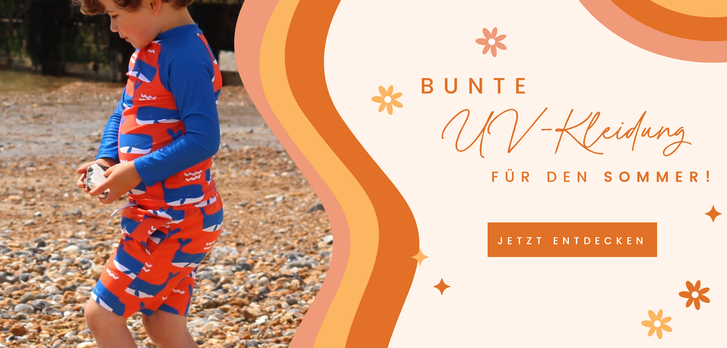 Burgfrollein Banner bunte UV-Kleidung für den Sommer – Kind am Strand im UV-Schutz-Badeanzug, jetzt entdecken