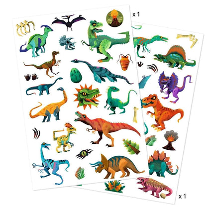 Djeco Tattoos Dinosaurier Dino Club für Kinder mit verschiedenen Dino-Motiven, Pflanzen und Vulkan auf zwei Tattoo-Bögen bei Burgfrollein
