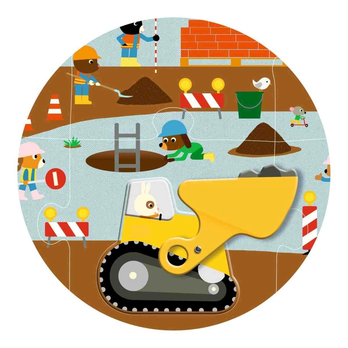 Detailausschnitt des Djeco XXL Puzzle Géant Baustelle mit Radlader, Bauarbeitern, Erdhaufen und Loch mit Leiter für Kinder ab 5 Jahren bei Burgfrollein