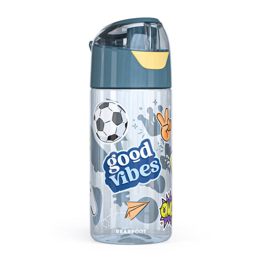 Auslaufsichere Trinkflasche von Bearfoot mit "Good Vibes"-Motiv für Kinder