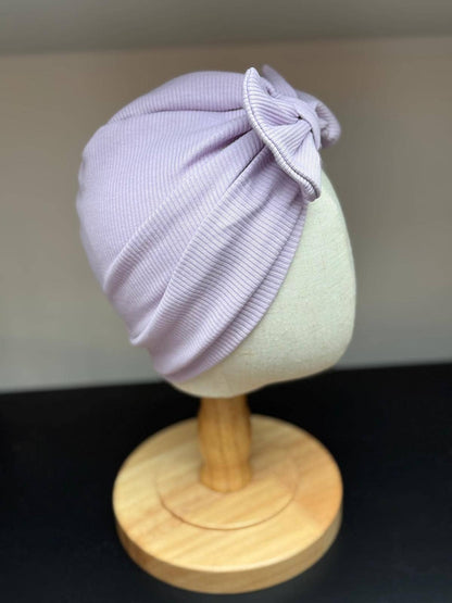 Violette Turban-Mütze mit Schleife von Fräulein Muh