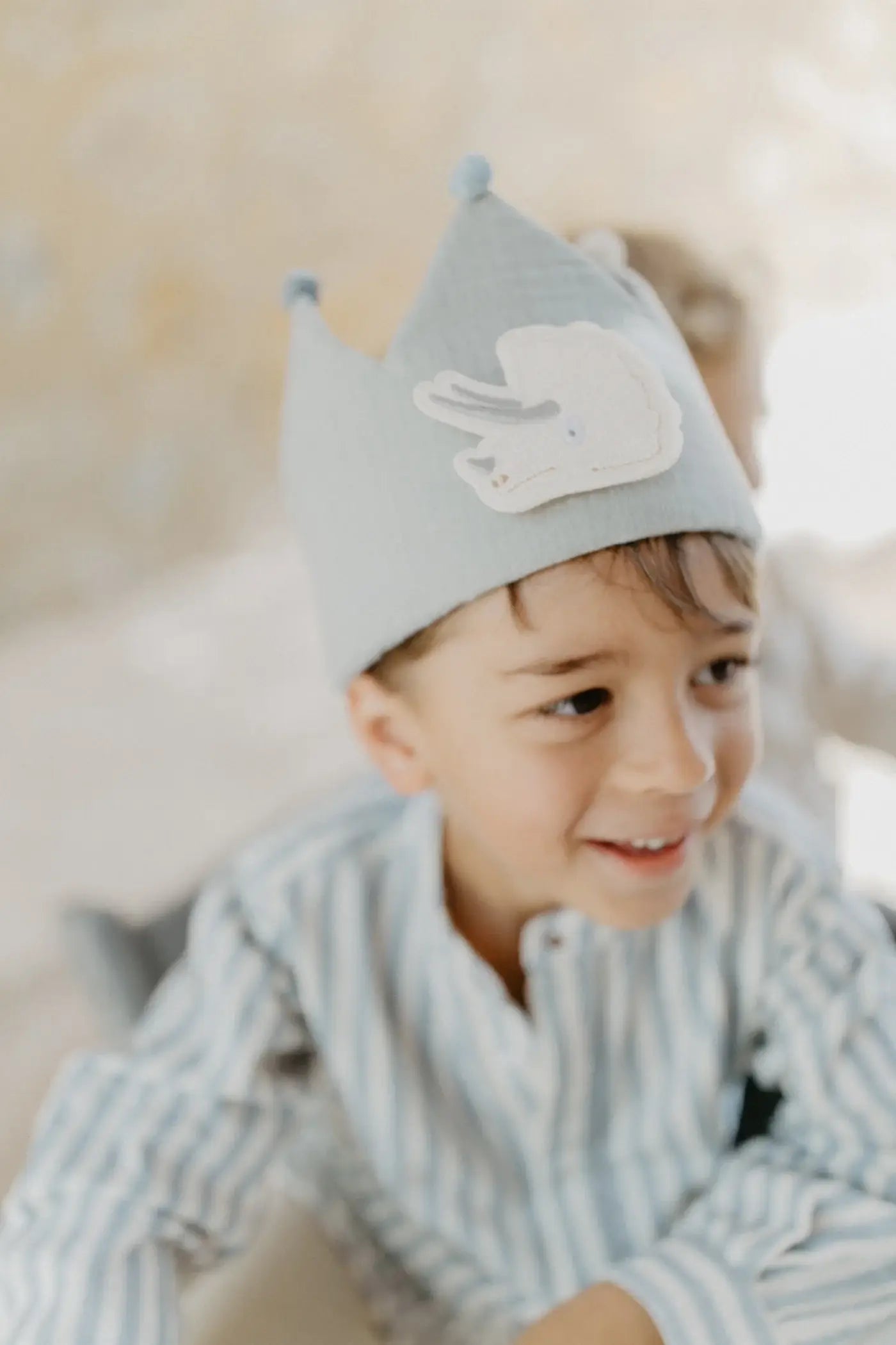 Blaue Geburtstagskrone "Blue" mit Patches von 1-10 von Leevje