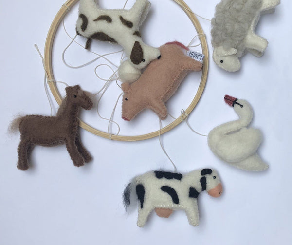 Handgemachtes Mobile mit Bauernhof-Tieren von Gamcha