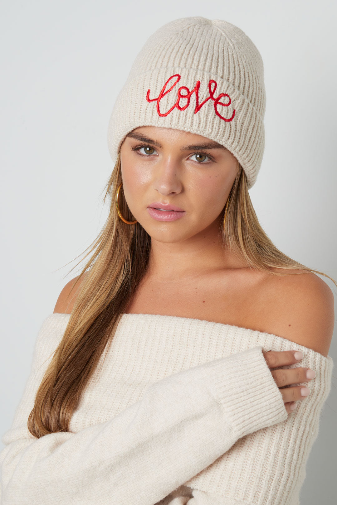 Strickmütze mit "Love"-Stickerei für Frauen, verschiedene Farben
