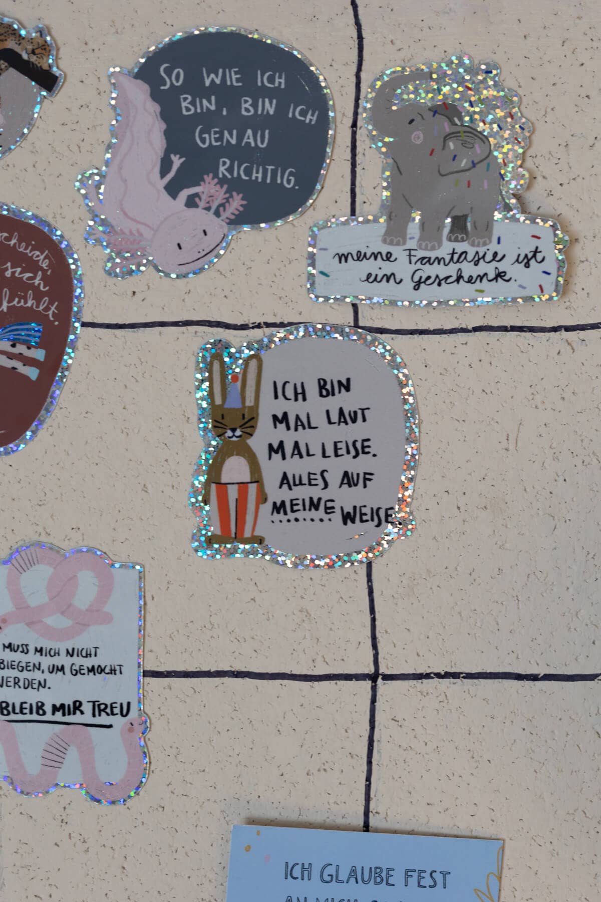 Hasen-Glitzersticker "Ich bin mal laut, mal leise" von Liesels Wicht