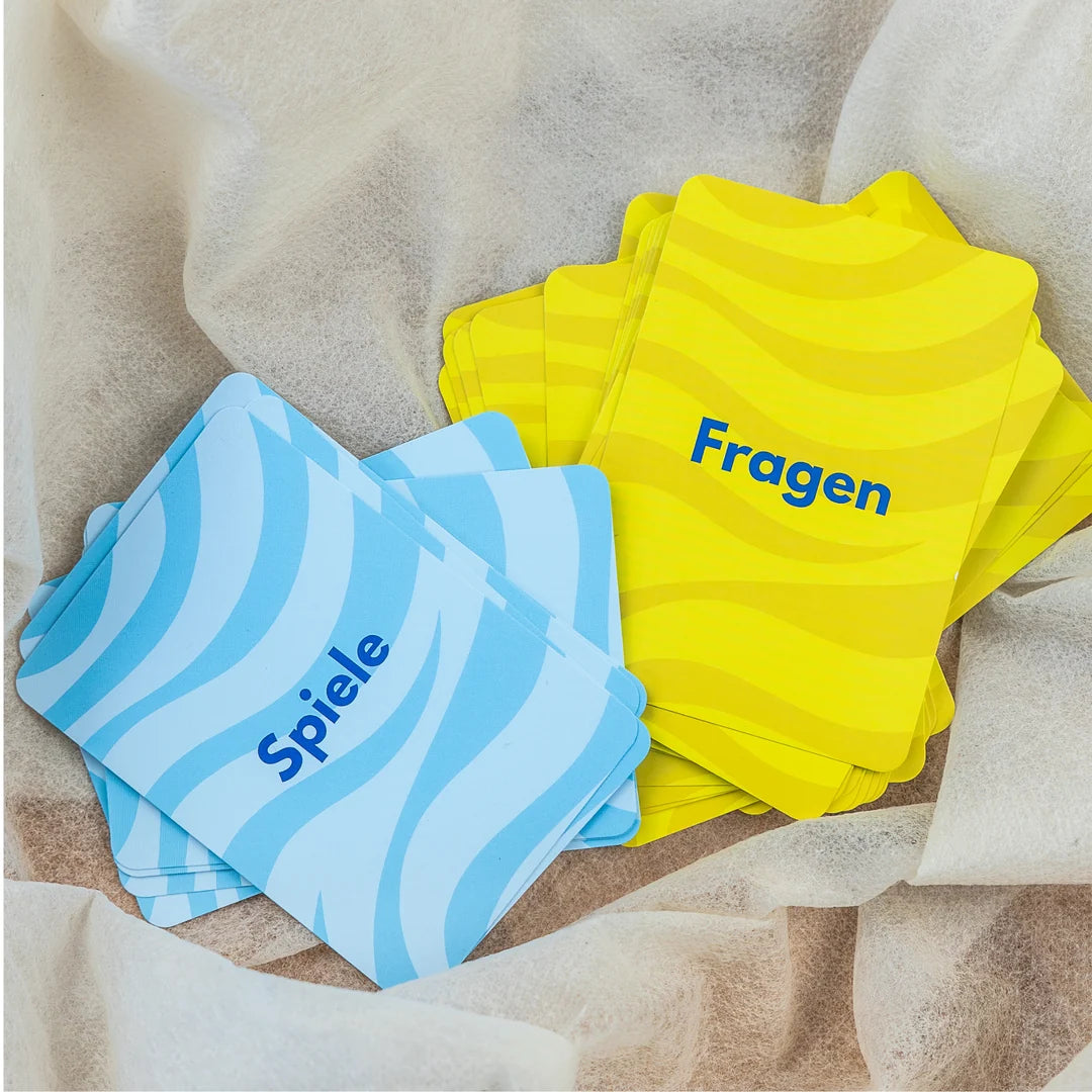 Finimi Ask & Task Kartenspiel mit blauen Spiele-Karten und gelben Fragen-Karten für Kinder – ideal als Geschenk zum Kindergeburtstag oder für gemeinsame Familienabende