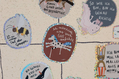 Verschiedene Glitzersticker von Liesel's Wicht mit Biene, Pferd, Axolotl und Hase sowie motivierenden Sprüchen – vielfältige Geschenkideen für jeden Anlass