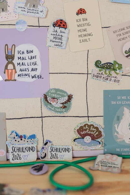 Verschiedene Glitzersticker von Liesel's Wicht, u.a. mit Schulkind-Motiven – schöne Geschenkidee zur Einschulung