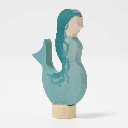 Steckfigur „Meerjungfrau Aquamarin" von Grimm's aus Holz – Waldorf Holzfigur als Geburtstagsdeko für Festtagsring, Geburtstagskranz und Kindergeburtstag
