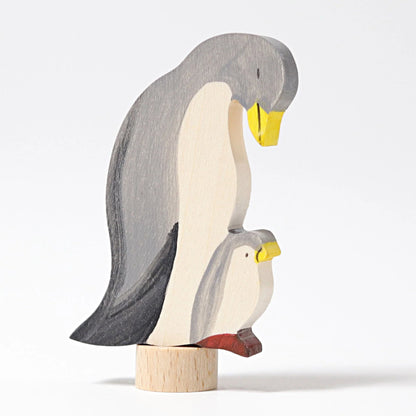 Steckfigur „Pinguine" von Grimm's aus Holz – Waldorf Holzfigur als Geburtstagsdeko für Festtagsring, Geburtstagskranz und Kindergeburtstag