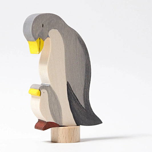 Steckfigur „Pinguine" von Grimm's aus Holz – Waldorf Holzfigur als Geburtstagsdeko für Festtagsring, Geburtstagskranz und Kindergeburtstag