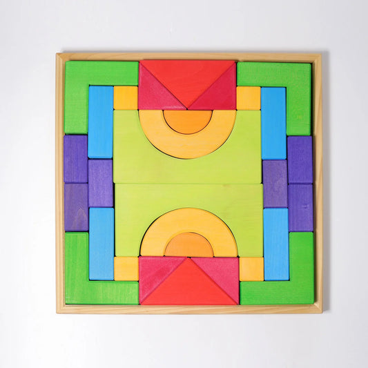 Grundbaukasten 1 von Grimm's im Holzrahmen mit symmetrischem Muster – Montessori Waldorf Holzspielzeug Geschenkidee ab 3 Jahren