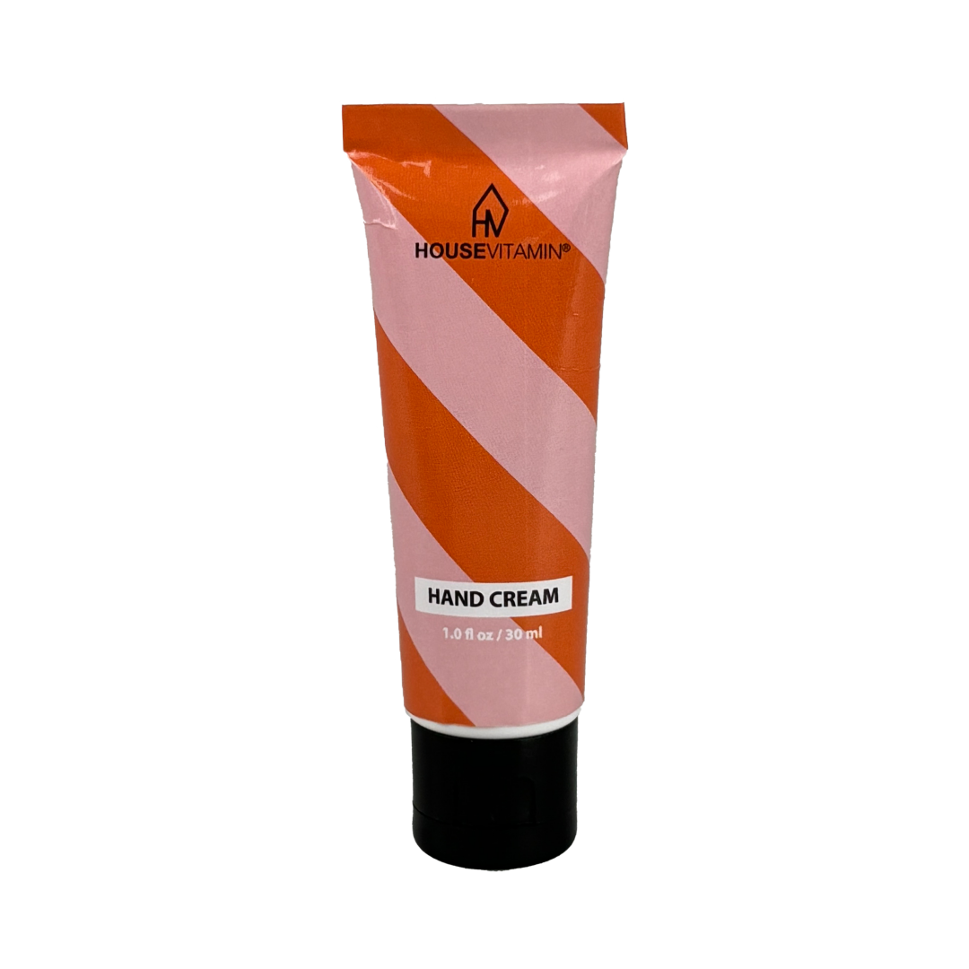 Vorderseite der kleinen Handcreme-Tube „Grüner Tee" von House Vitamin (30 ml / 1.0 fl oz) im orange-rosa gestreiften Design – pflegende Handcreme für unterwegs